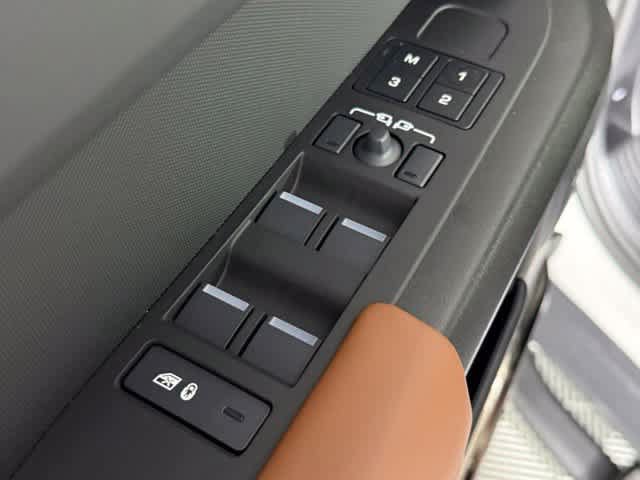 New 2026 Land Rover Defender 110 OCTA AWD/4WD image 21