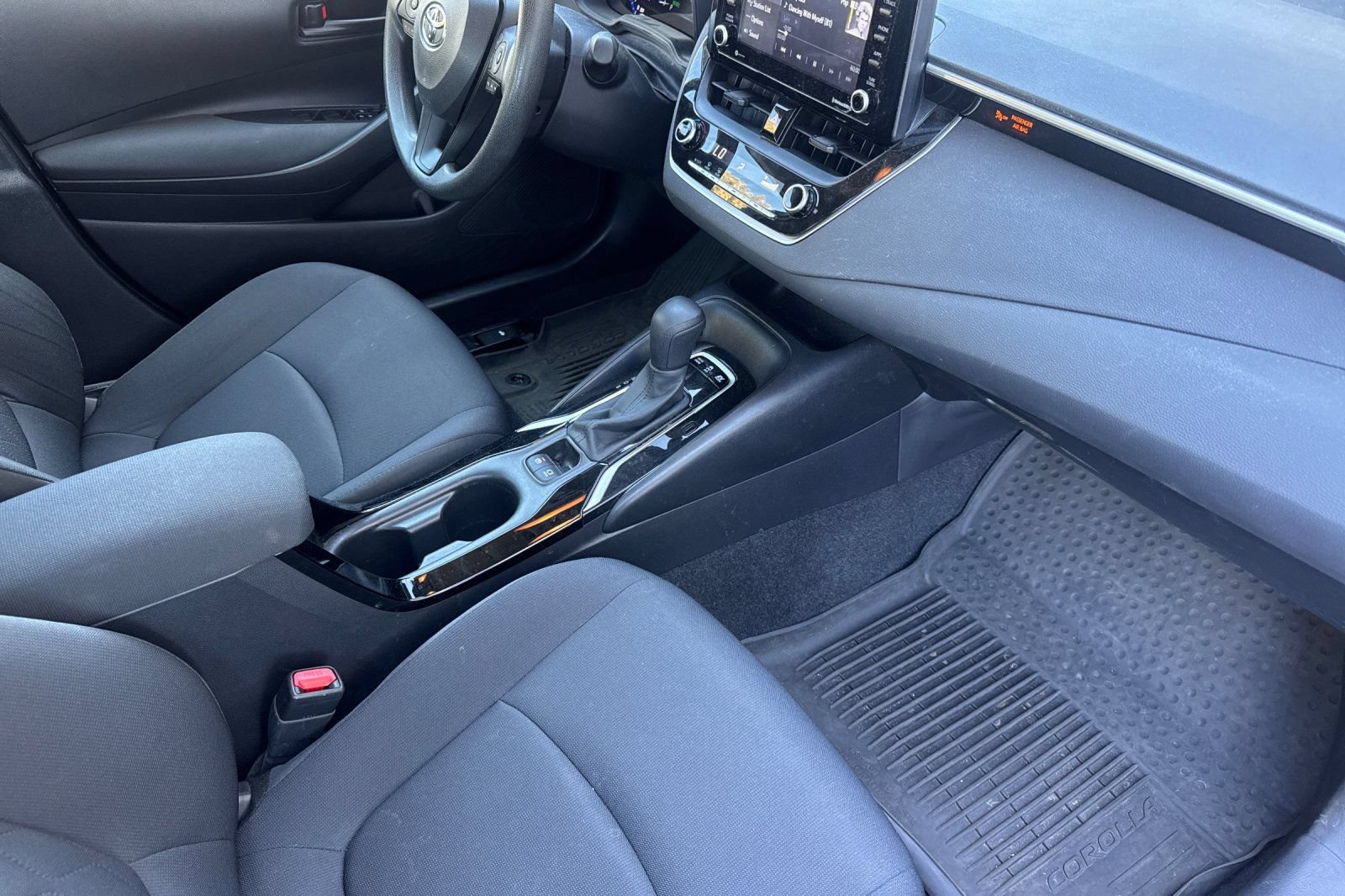 Used 2022 Toyota Corolla LE FWD image 19