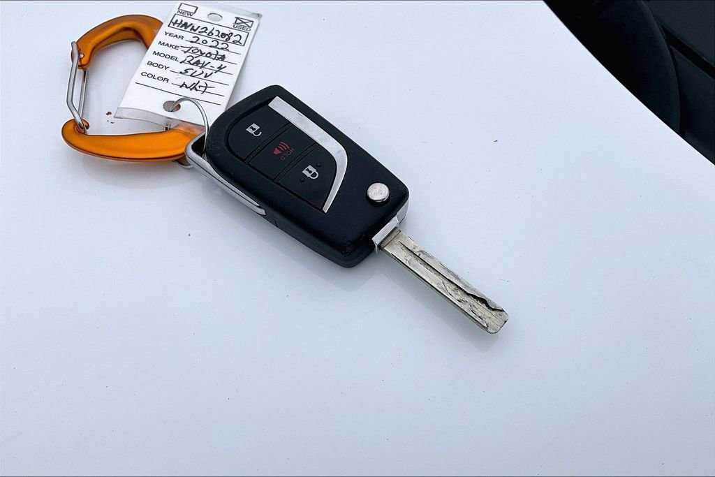 Used 2022 Toyota RAV4 LE image 13