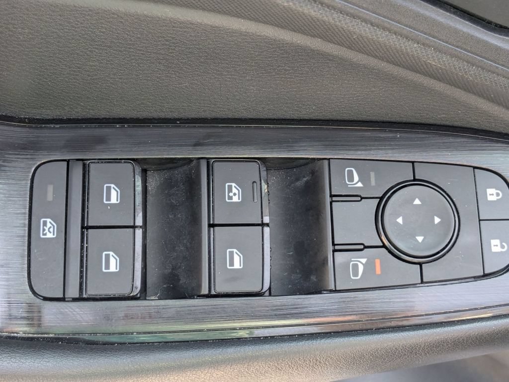 Used 2024 Nissan Rogue S AWD/4WD image 11