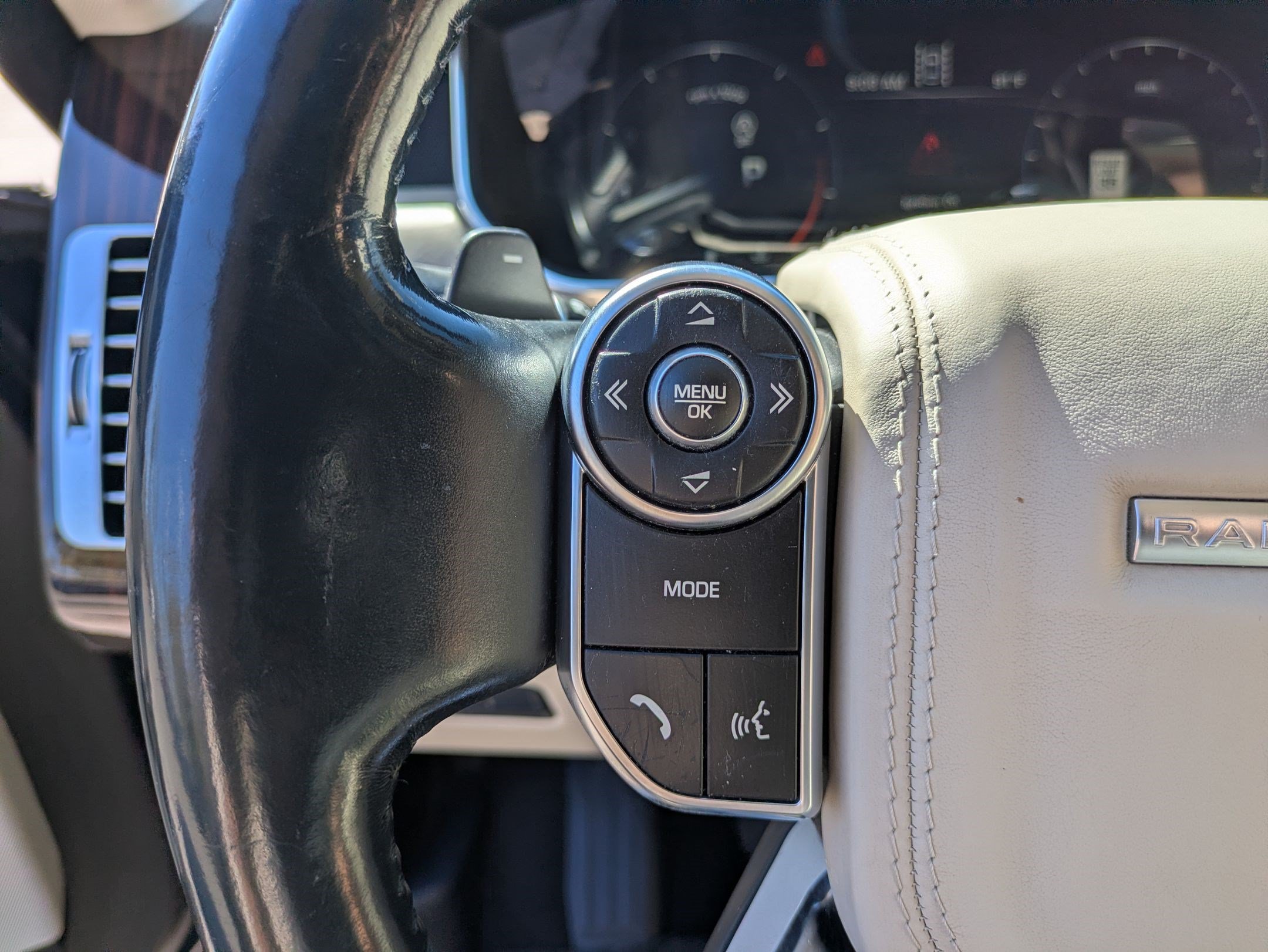 Used 2015 Land Rover Range Rover HSE AWD/4WD image 17