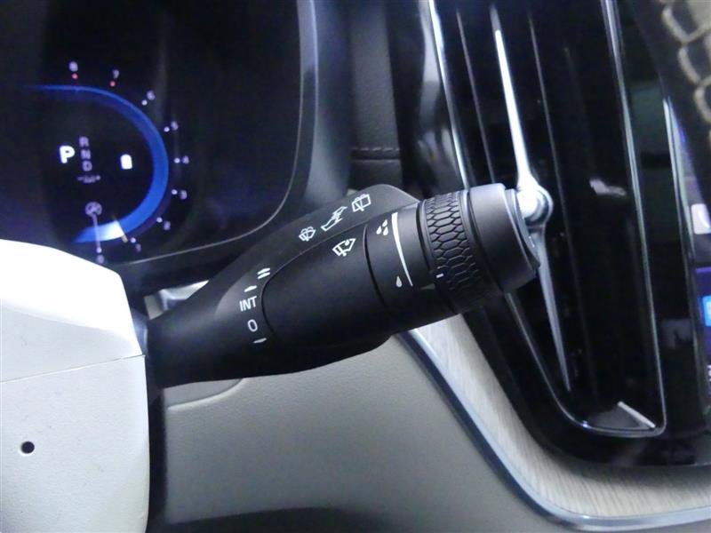 Used 2022 Volvo XC60 B6 Inscription w/ Climate Package image 20