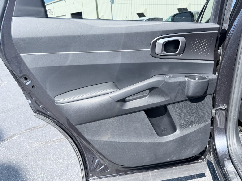 Used 2026 Kia Sorento LX FWD image 28