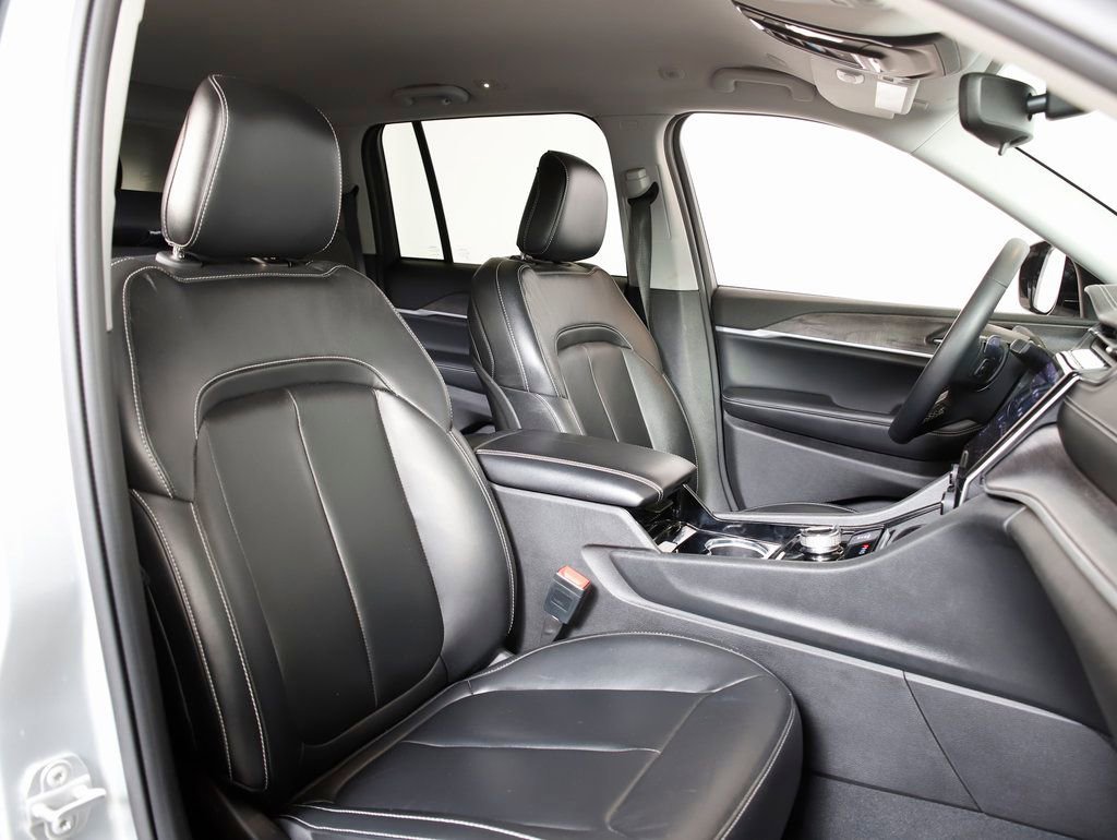 Used 2022 Jeep Grand Cherokee Limited image 8