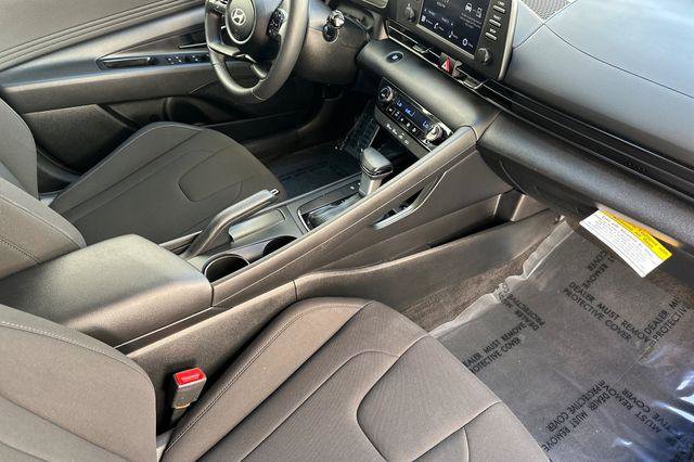 Used 2025 Hyundai Elantra Sport image 16