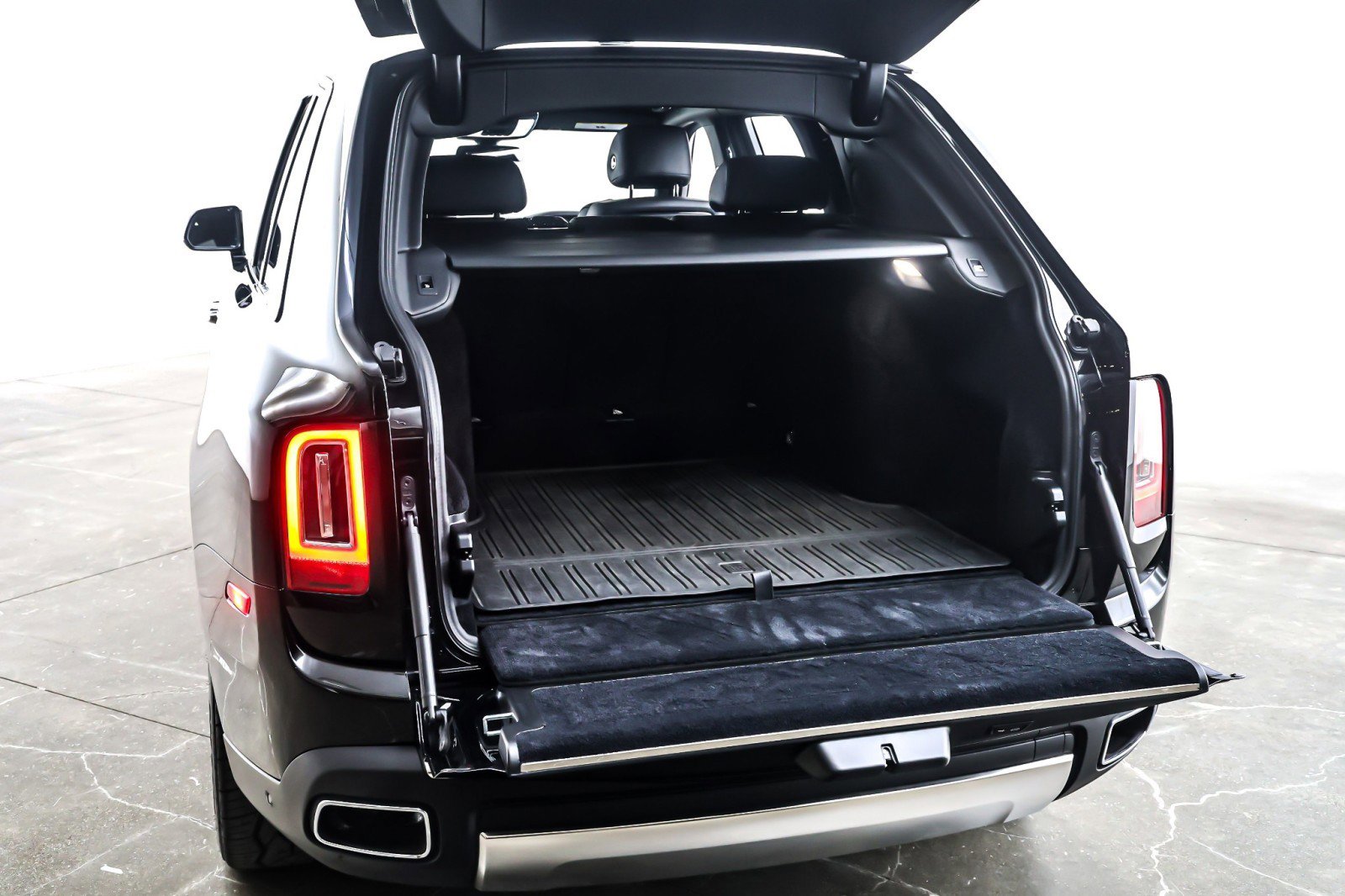 Used 2024 Rolls-Royce Cullinan image 22
