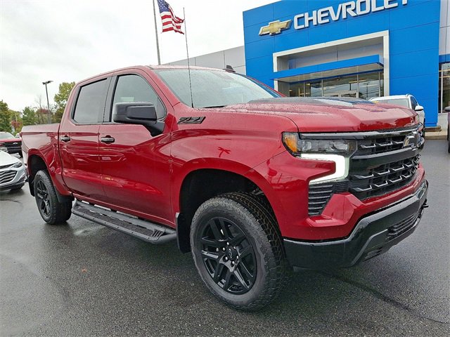 Used 2025 Chevrolet Silverado 1500 LT Trail Boss w/ Convenience Package II image 2