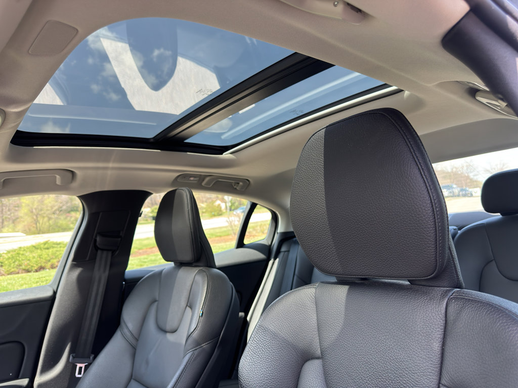 Used 2023 Volvo S60 B5 Plus w/ Climate Package image 12