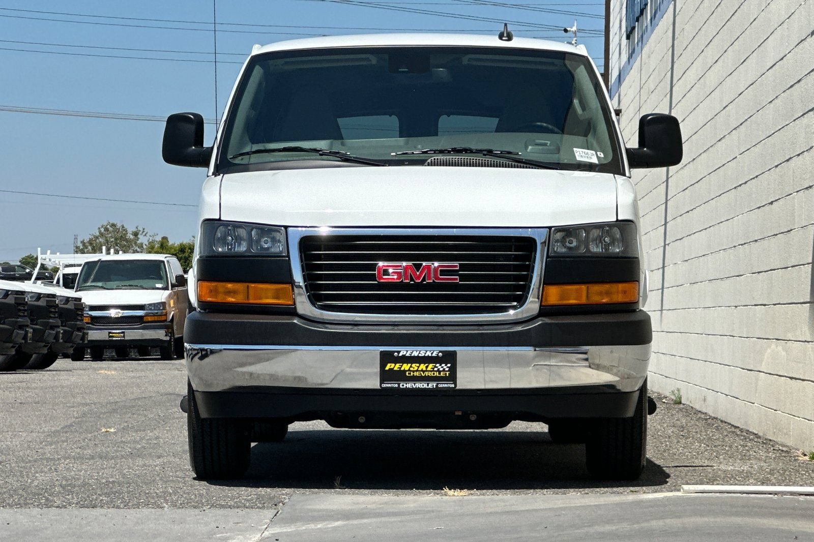 Certified 2025 GMC Savana 3500 LT w/ LT Preferred Equipment Group RWD image 9