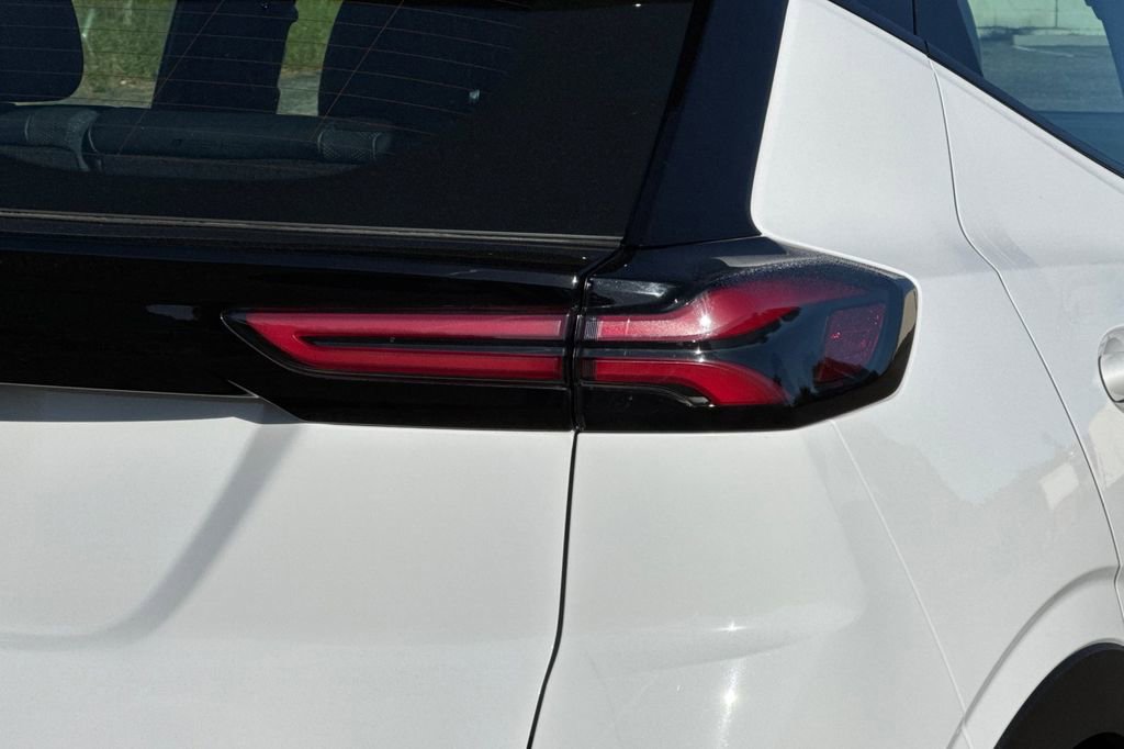 Certified 2023 Chevrolet Bolt EUV LT w/ Convenience Package image 33