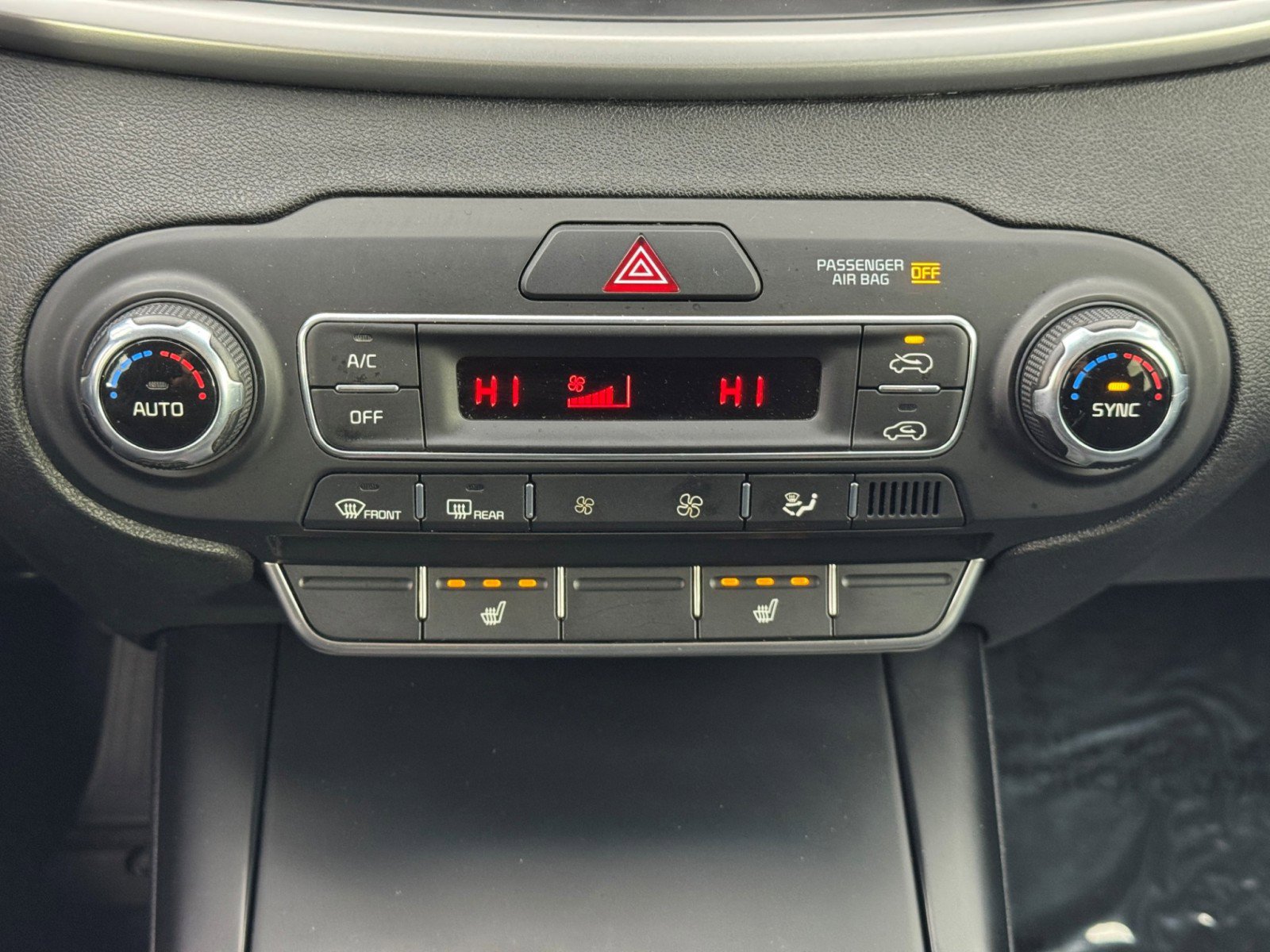 Used 2019 Kia Sorento LX w/ LX Convenience Package image 26