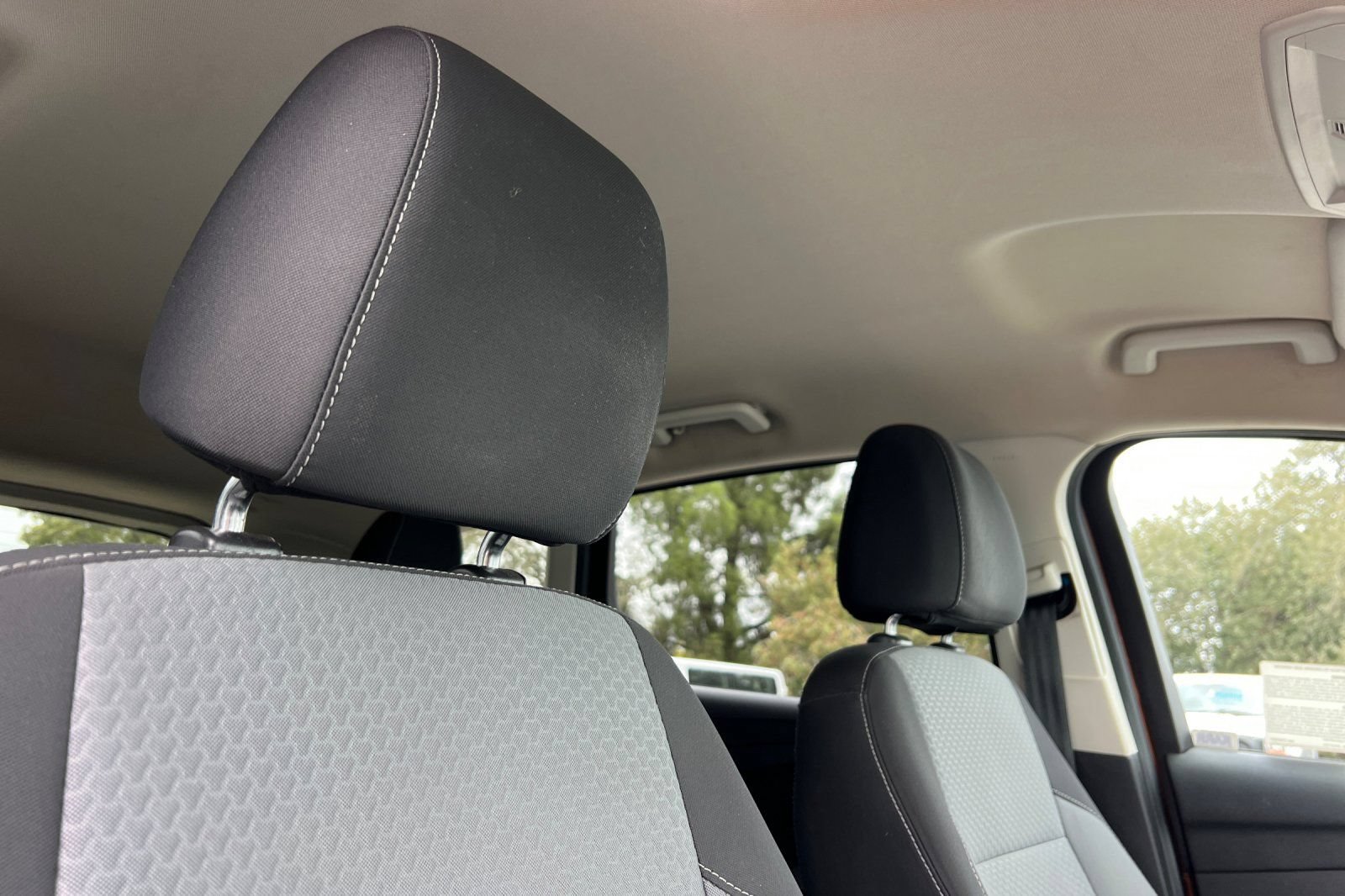 Used 2017 Ford Escape SE FWD image 17
