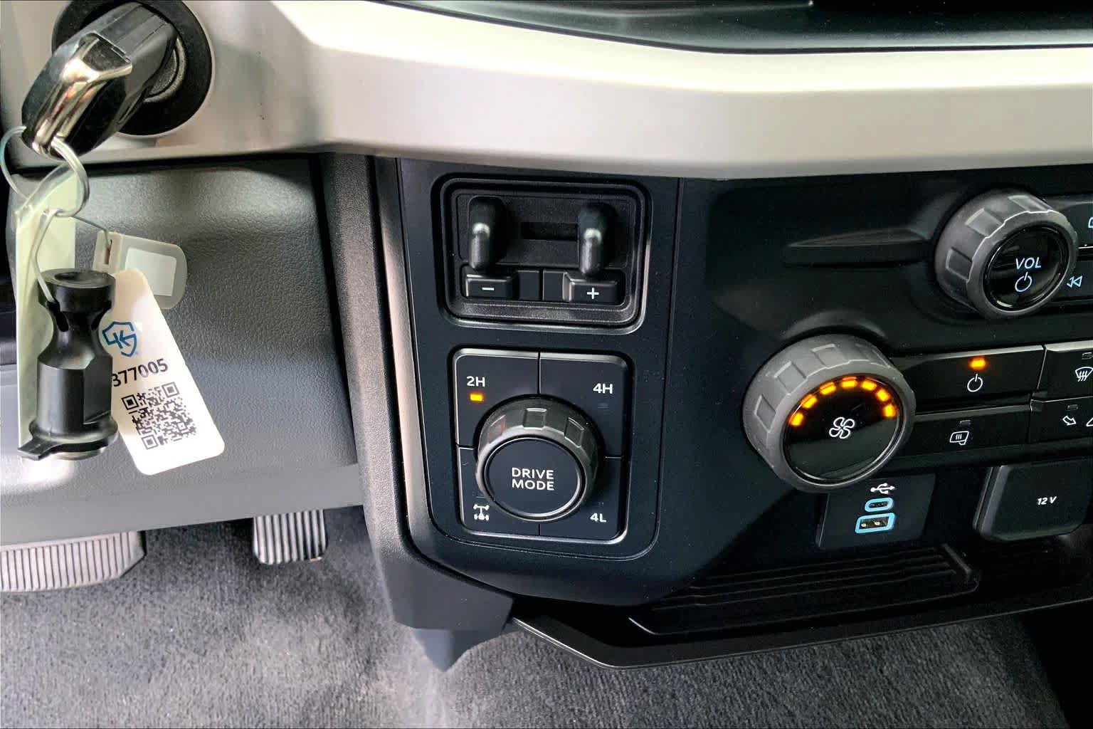 Used 2023 Ford F350 XLT w/ 360-Degree Camera Package AWD/4WD image 27