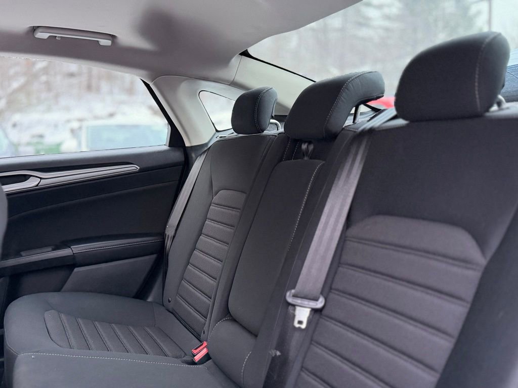 Used 2020 Ford Fusion SE image 5