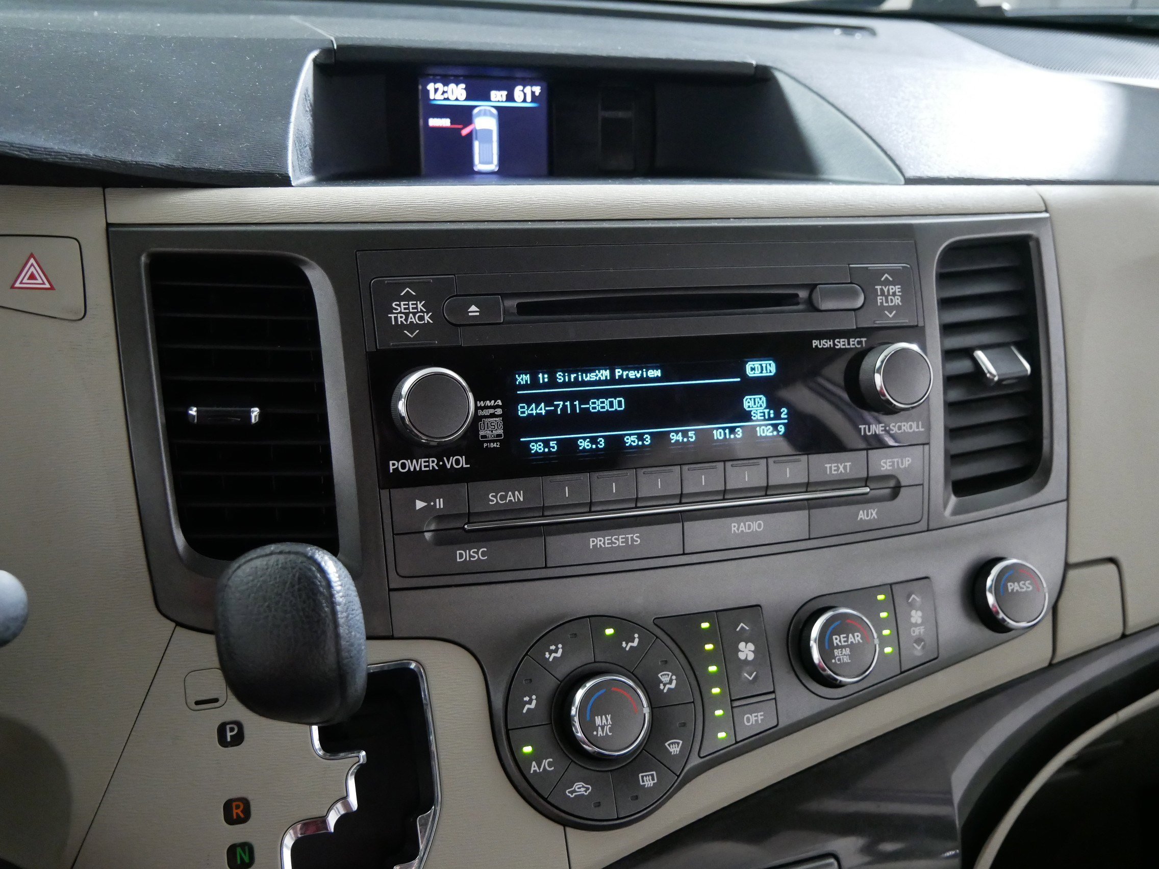 Used 2012 Toyota Sienna LE FWD image 22