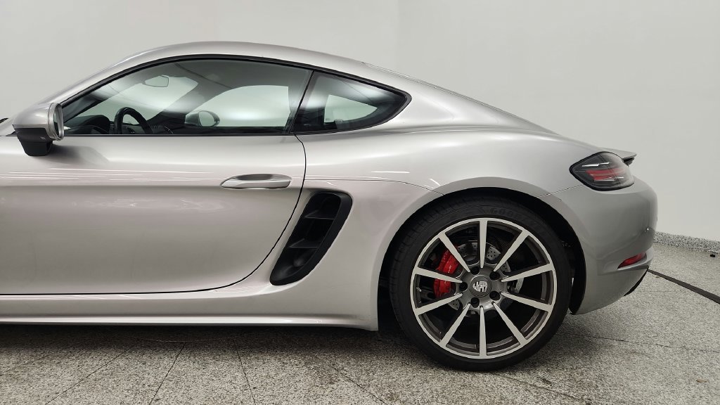 Used 2019 Porsche 718 Cayman S RWD image 12