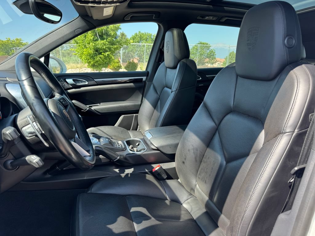Used 2017 Porsche Cayenne S Platinum w/ Premium Package (PJW) AWD/4WD image 7
