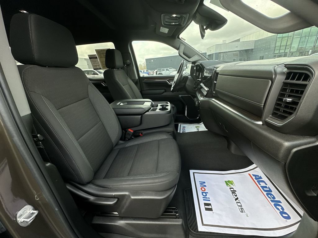 Used 2024 Chevrolet Silverado 1500 LT image 23