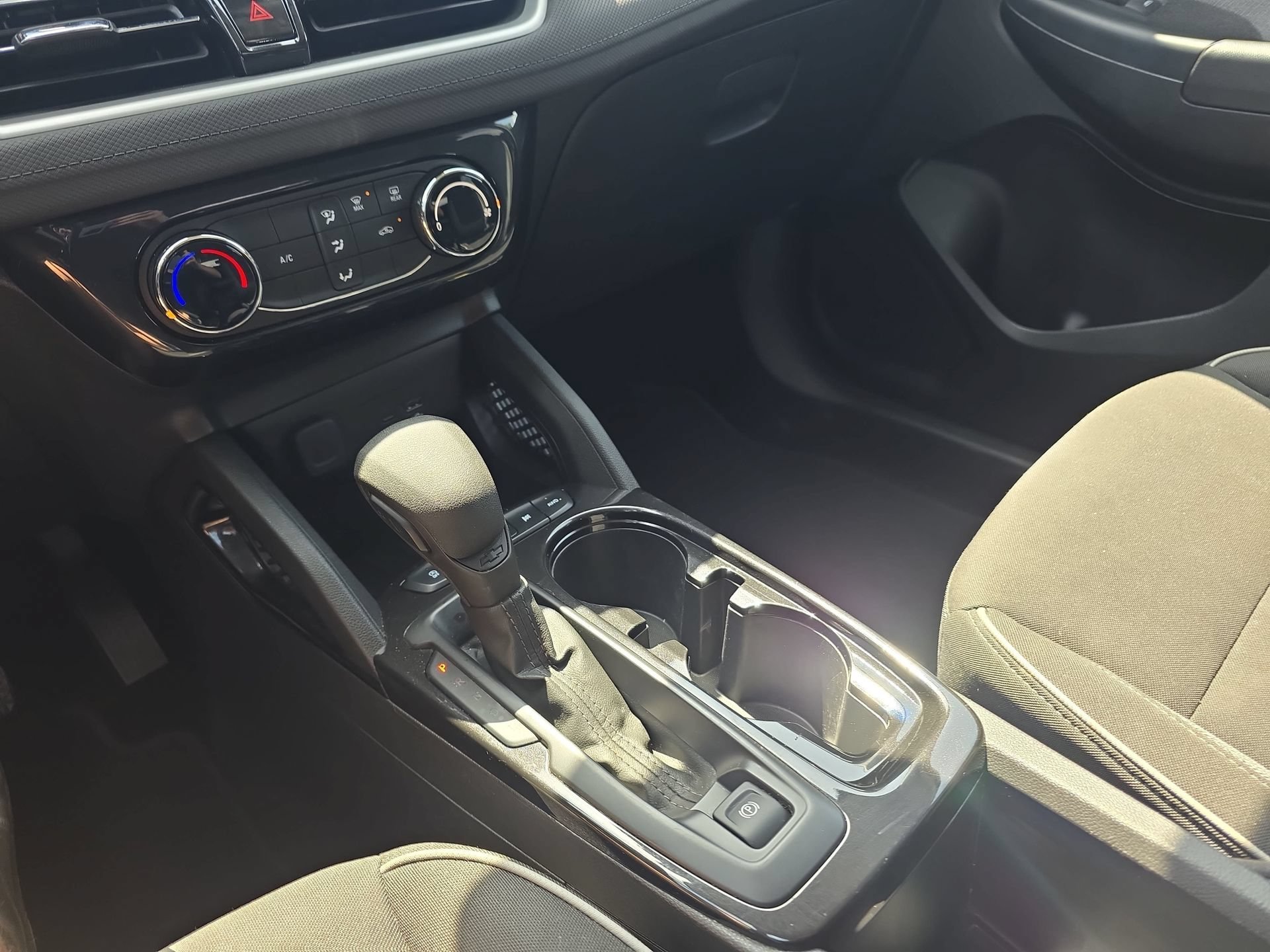 Used 2025 Chevrolet TrailBlazer LT AWD/4WD image 24