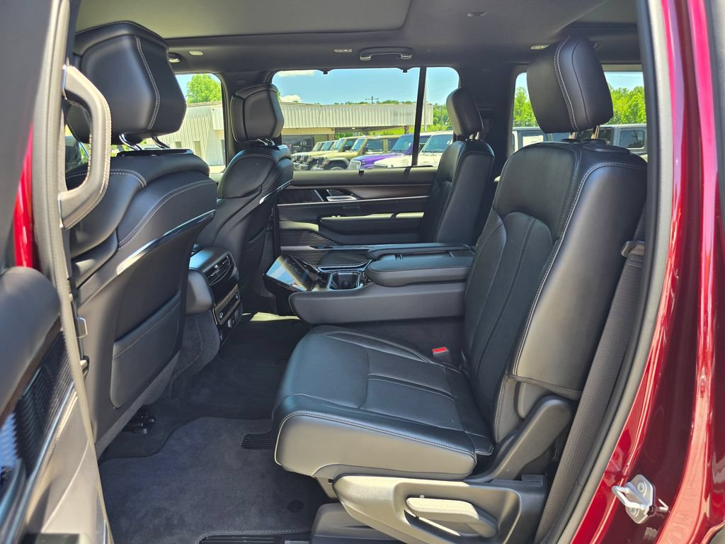 Used 2025 Jeep Grand Wagoneer 4WD image 11