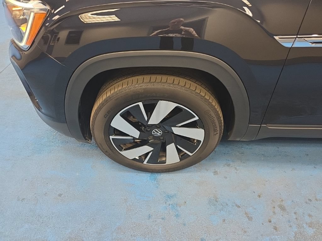 Used 2025 Volkswagen Atlas Cross Sport SE FWD image 13