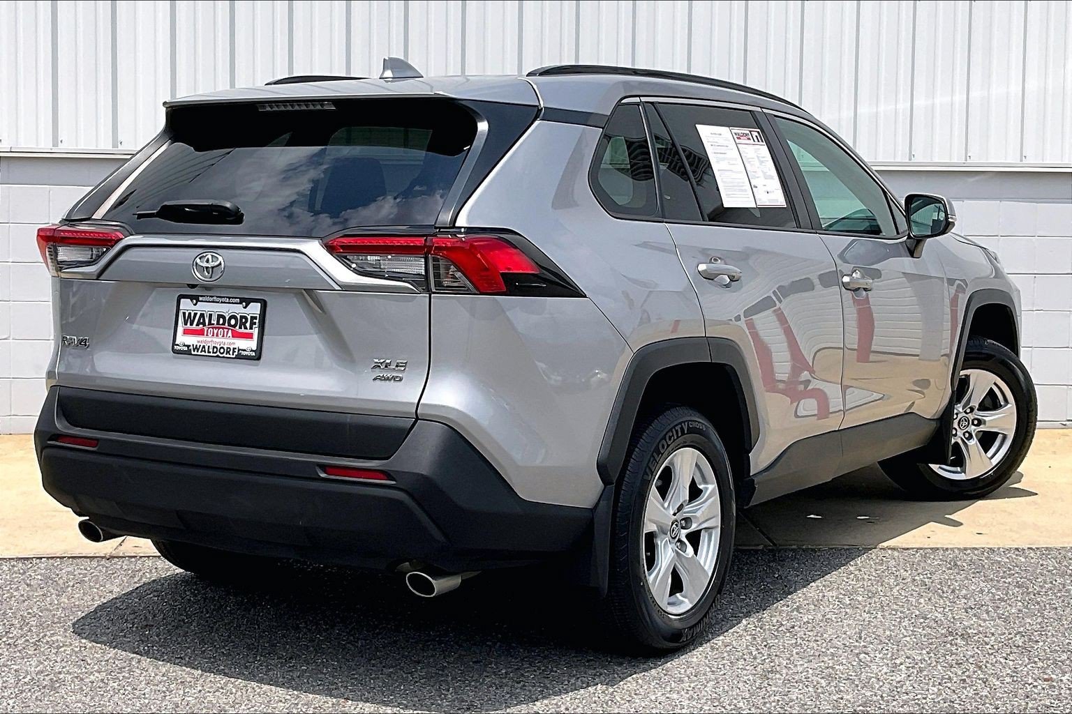 Used 2020 Toyota RAV4 XLE w/ Convenience Package AWD/4WD image 17