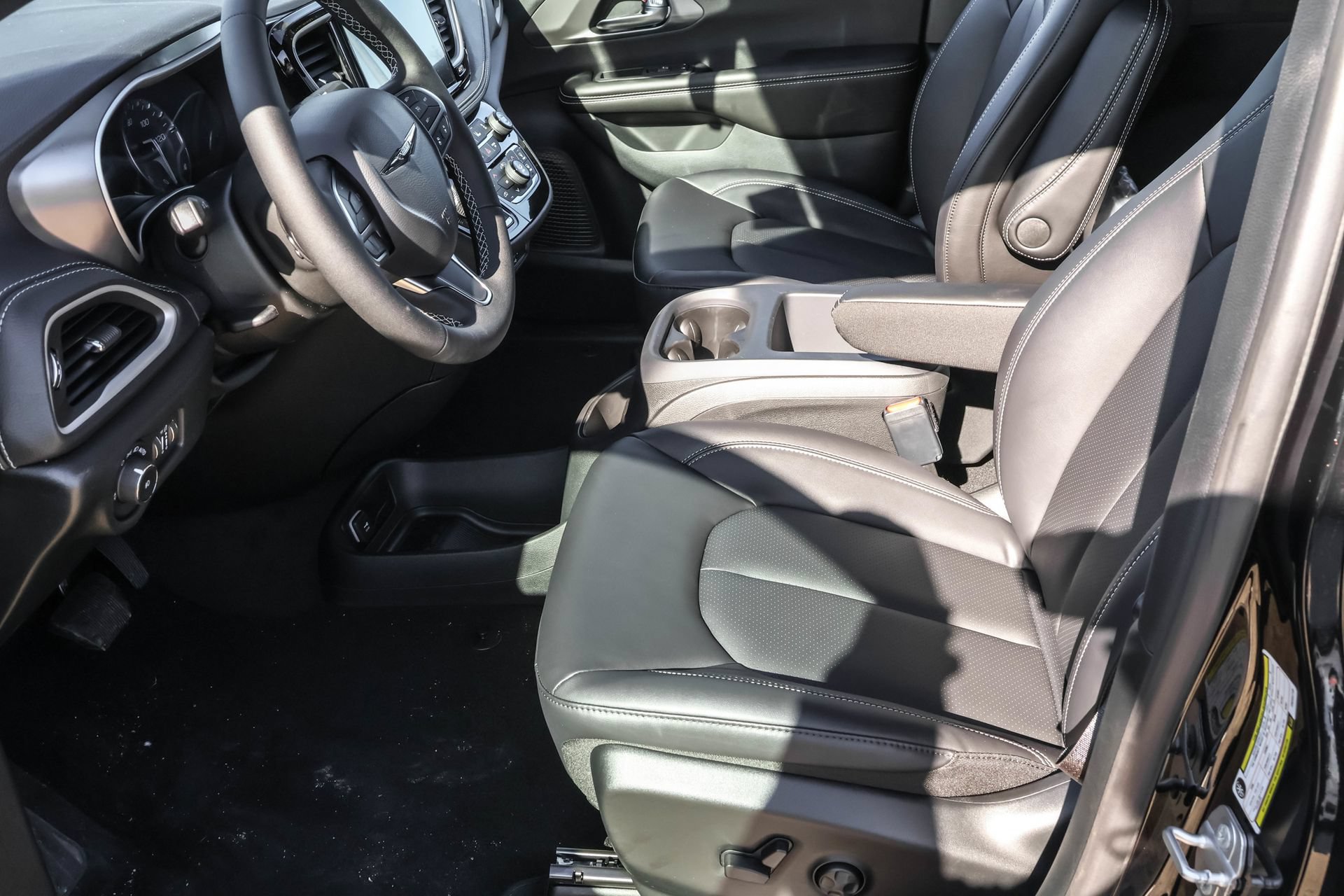 New 2026 Chrysler Pacifica Select FWD image 5