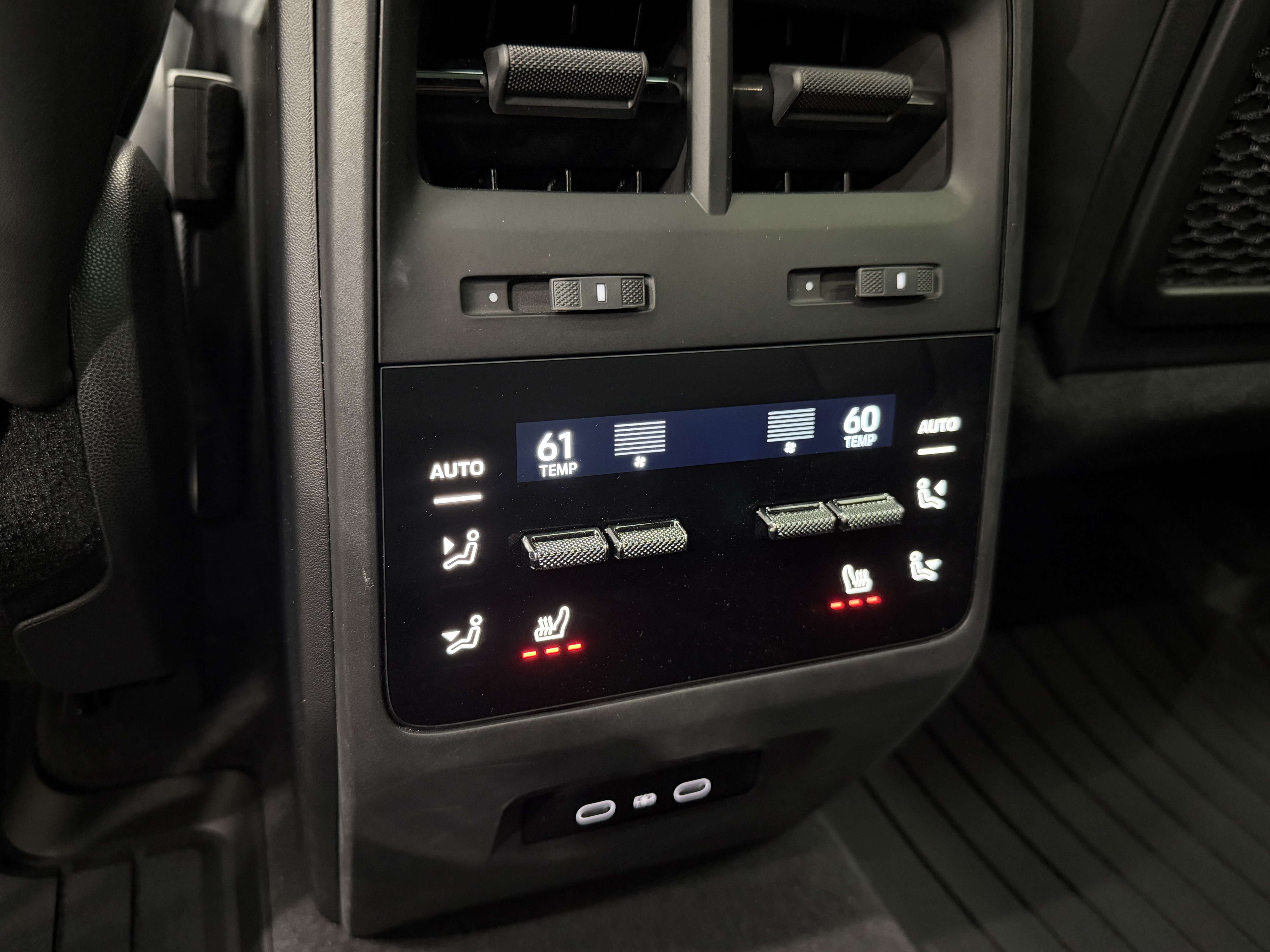 Certified 2025 Porsche Macan Electric RWD image 21