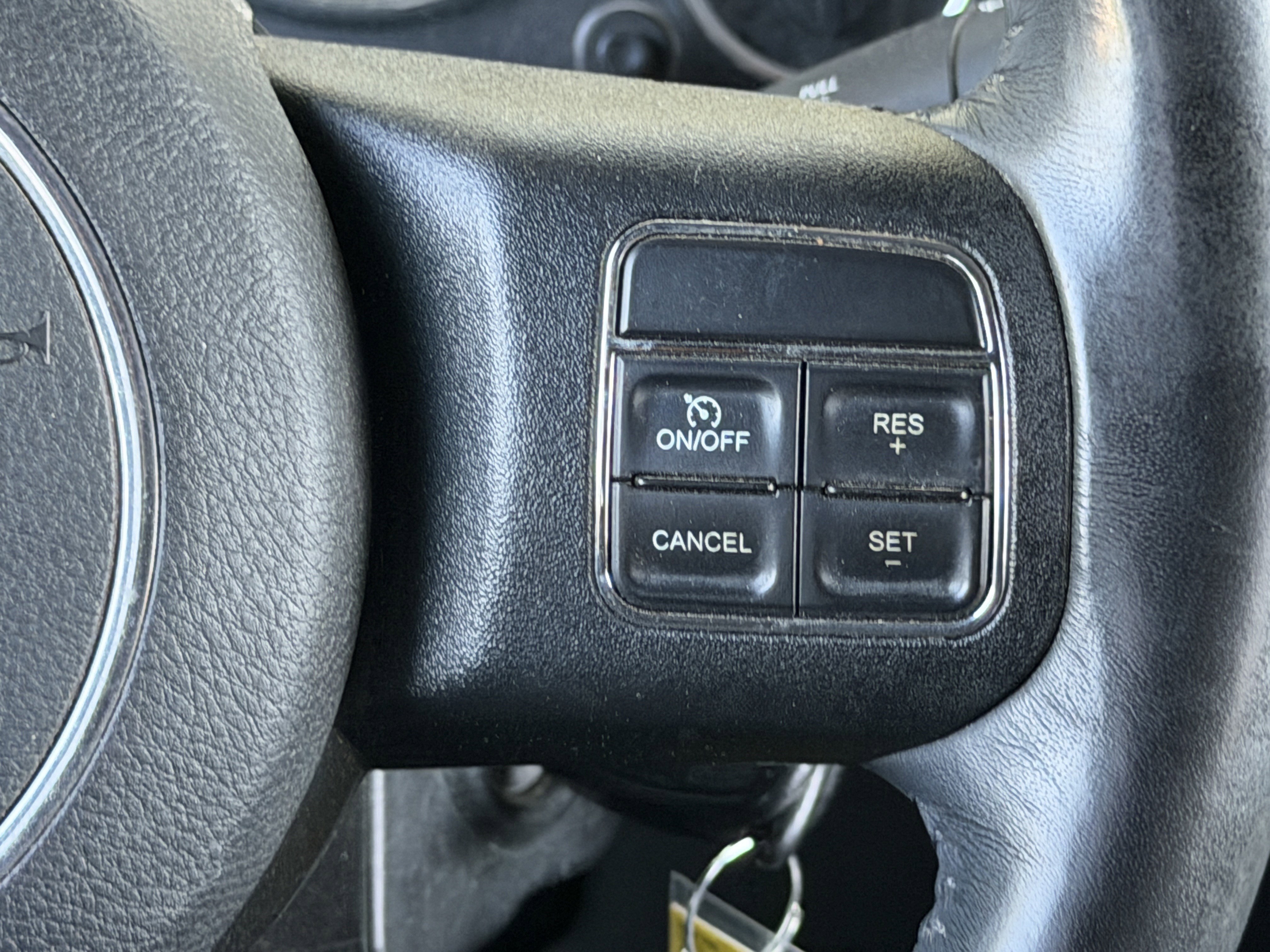 Used 2018 Jeep Wrangler Unlimited Sahara w/ Connectivity Group AWD/4WD image 10