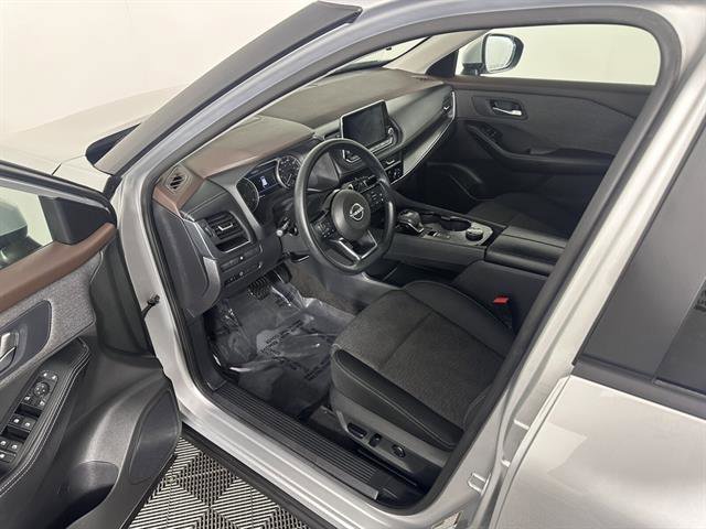 Used 2023 Nissan Rogue SV image 21