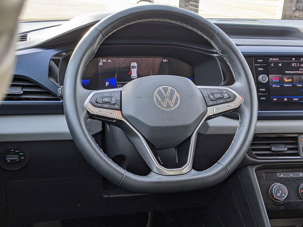 Certified 2023 Volkswagen Taos SE image 13