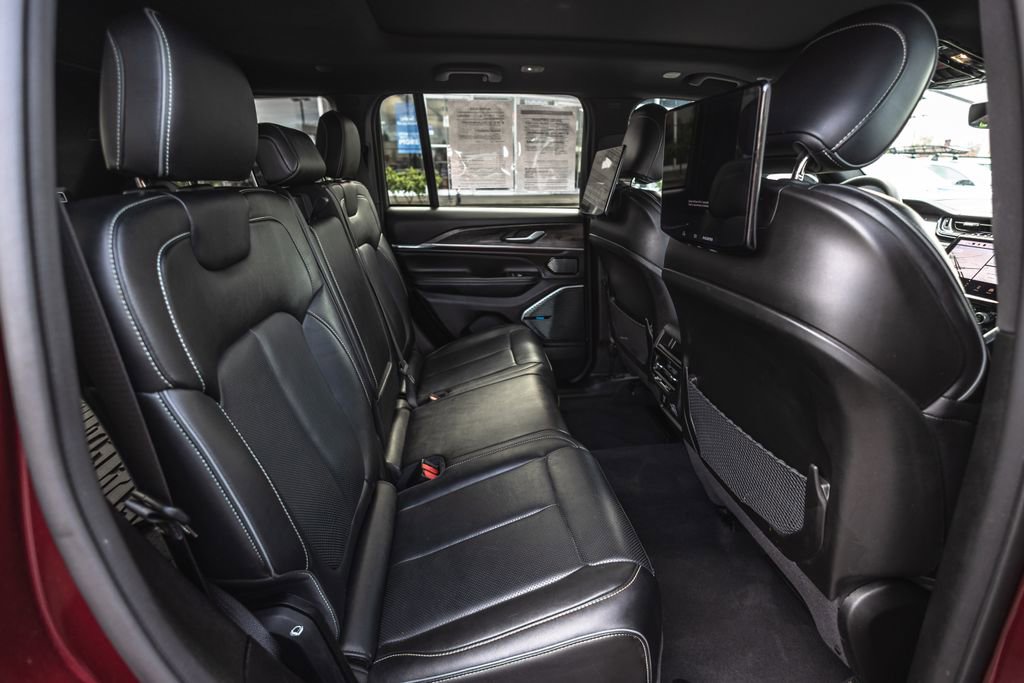 Used 2023 Jeep Grand Cherokee Overland w/ Rear Seat Video Group I AWD/4WD image 32