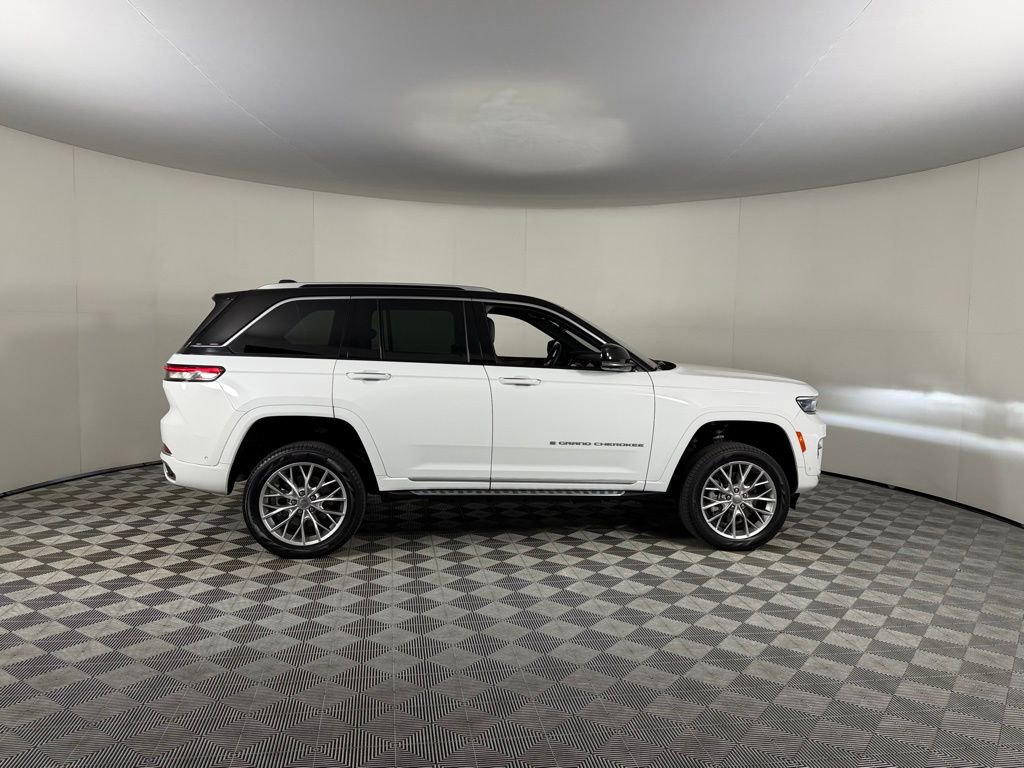 Used 2023 Jeep Grand Cherokee Summit w/ Advanced Protech Group IV AWD/4WD image 5