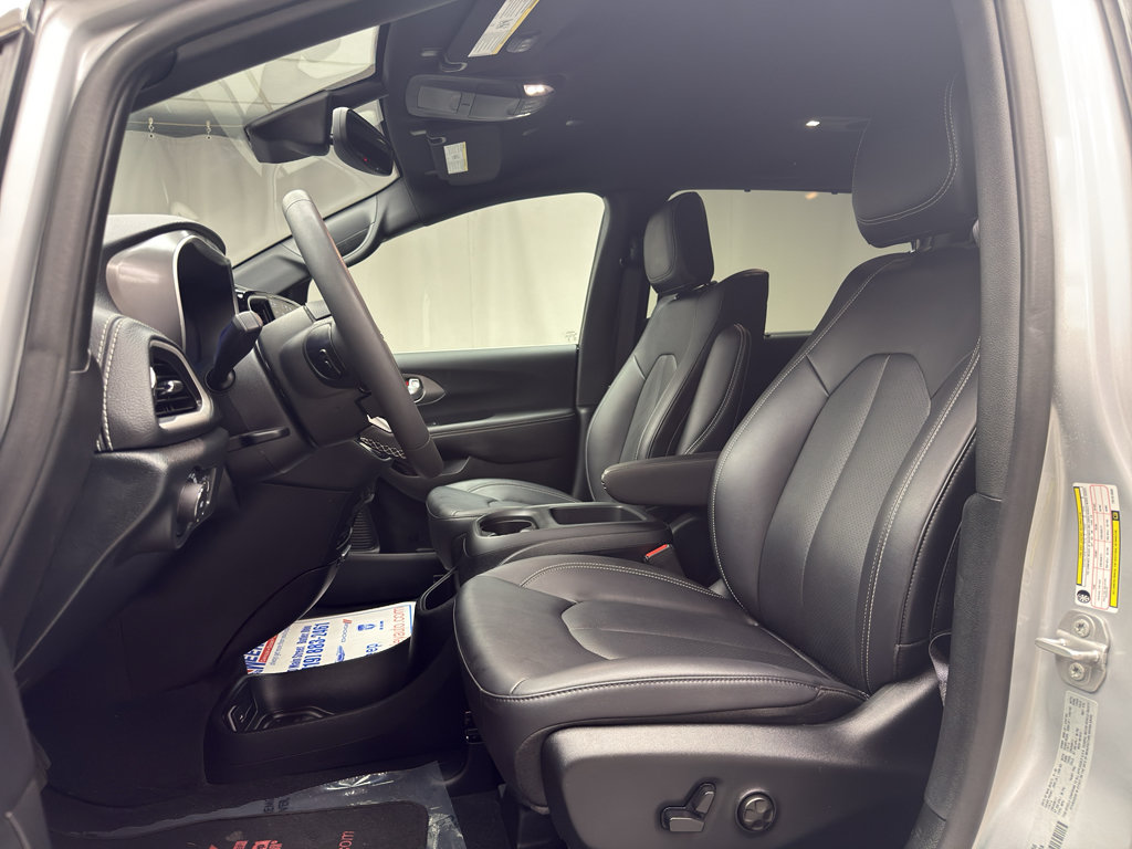 Used 2026 Chrysler Pacifica Select FWD image 7