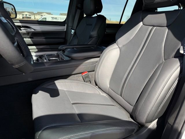 Used 2025 Jeep Wagoneer Series II w/ Premium Group I image 11