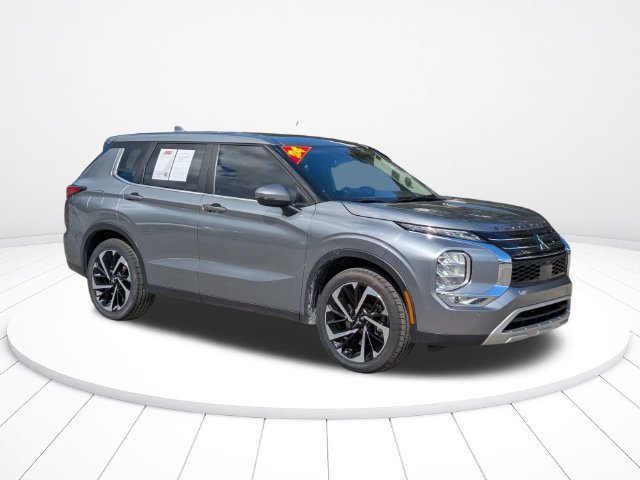 Used 2024 Mitsubishi Outlander SE FWD image 2