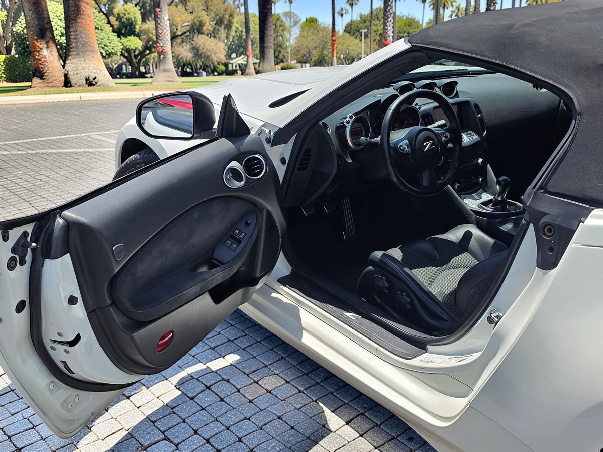 Used 2010 Nissan 370Z Touring w/ Sport Pkg RWD image 44