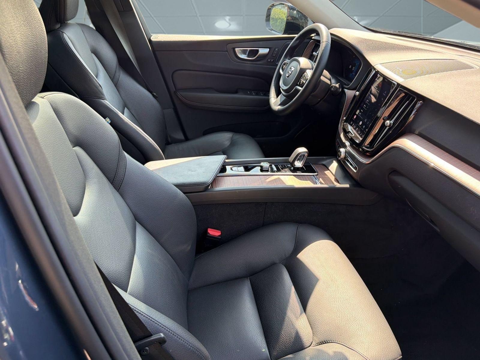 Certified 2024 Volvo XC60 B5 Plus w/ Climate Package AWD/4WD image 24