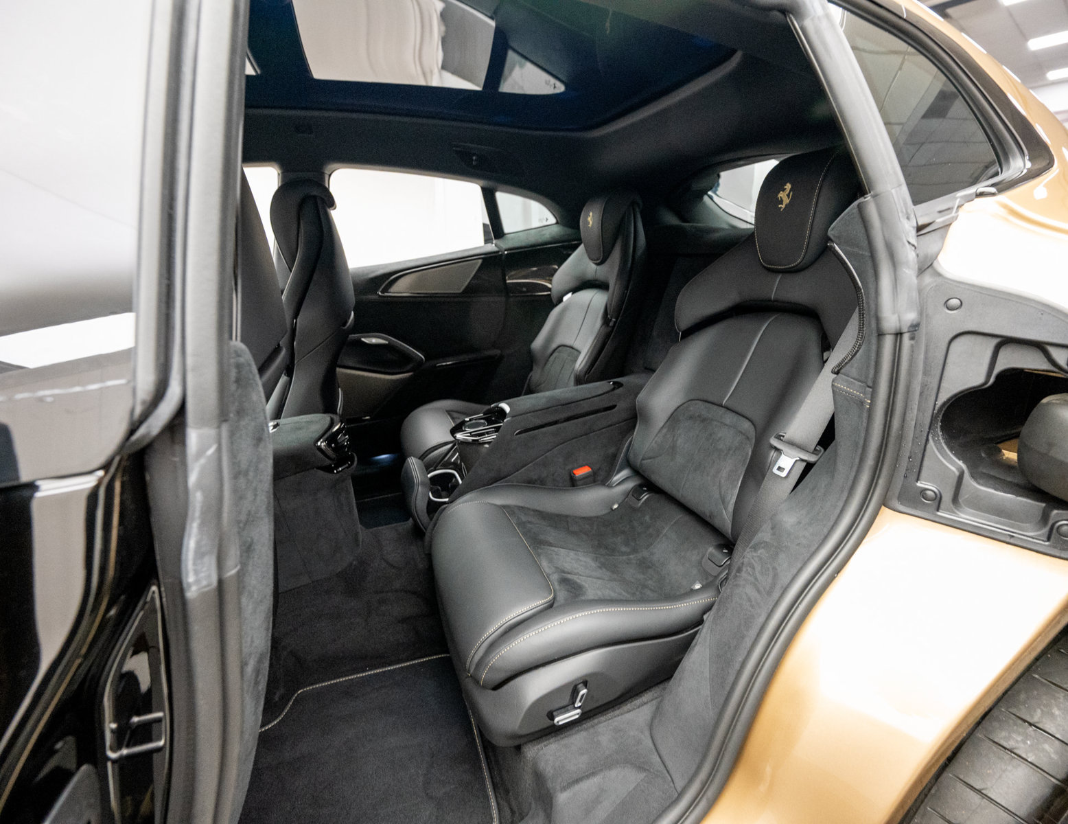 Used 2025 Ferrari Purosangue AWD/4WD image 16