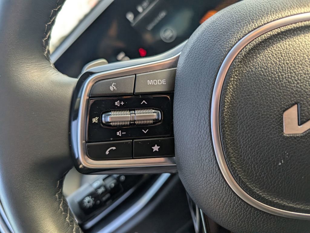 Used 2025 Kia Sorento EX image 17