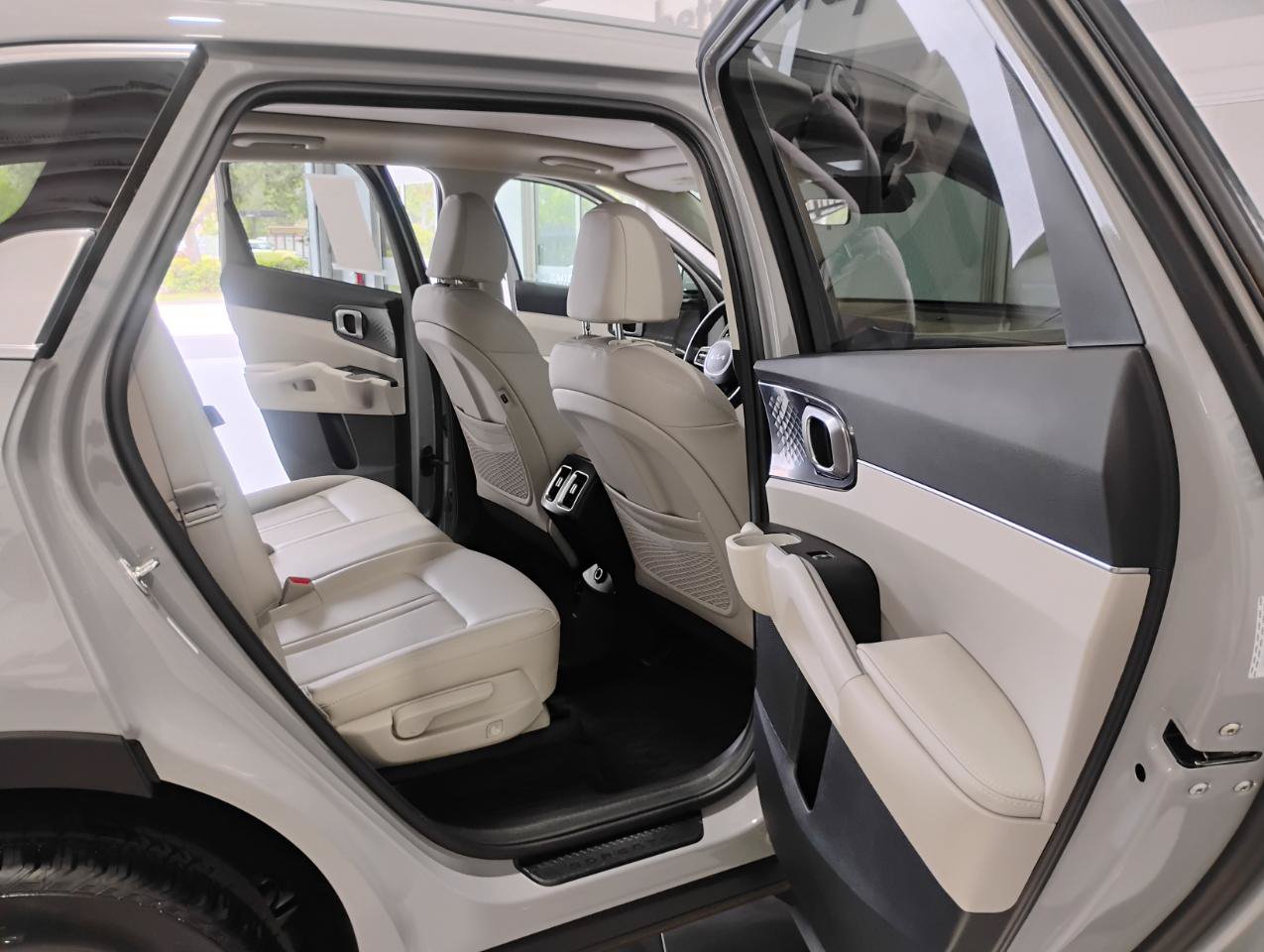Used 2025 Kia Sorento S w/ Panoramic Sunroof Package FWD image 43