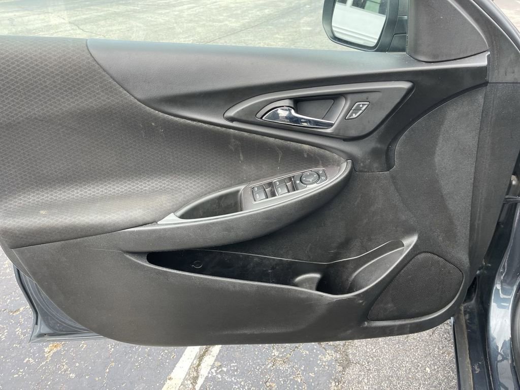 Used 2019 Chevrolet Malibu LS image 3