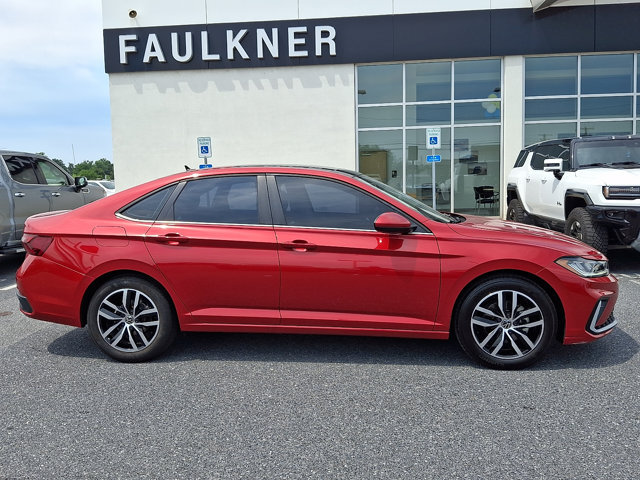 Used 2025 Volkswagen Jetta SE FWD image 7