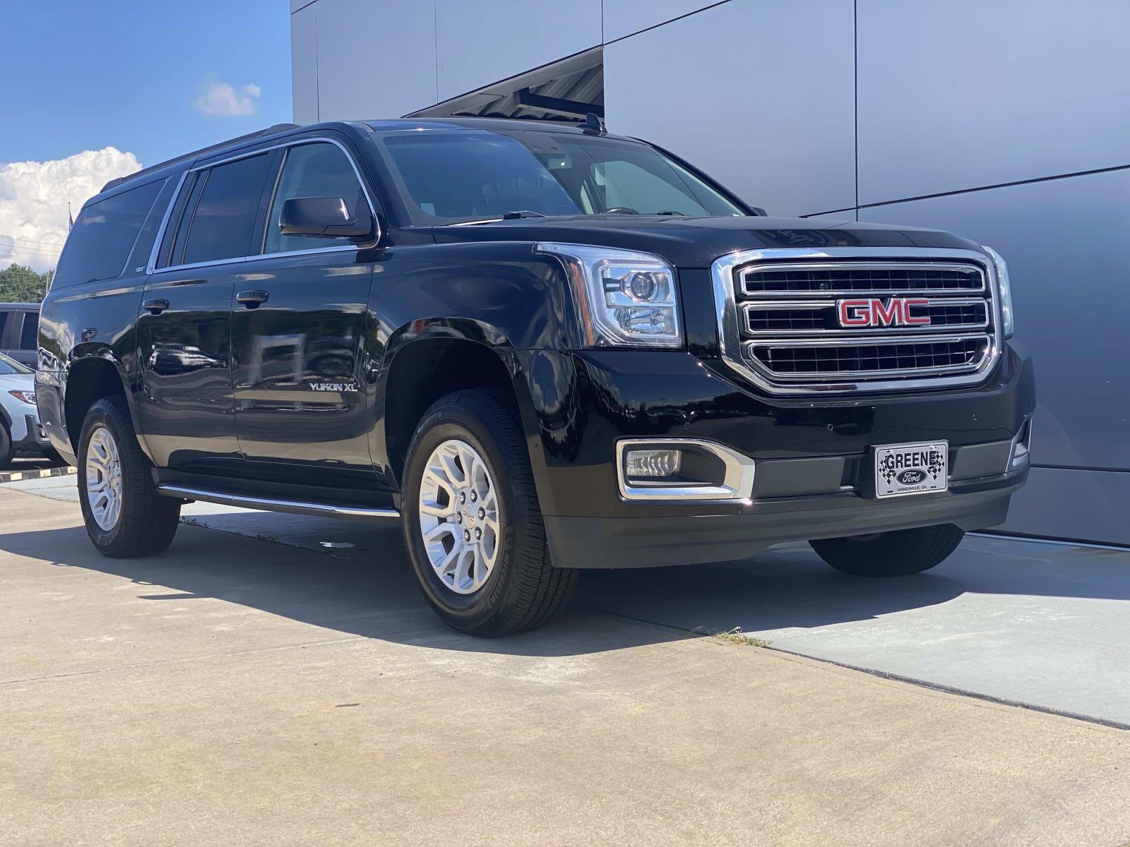 Used 2018 GMC Yukon XL SLT RWD image 2