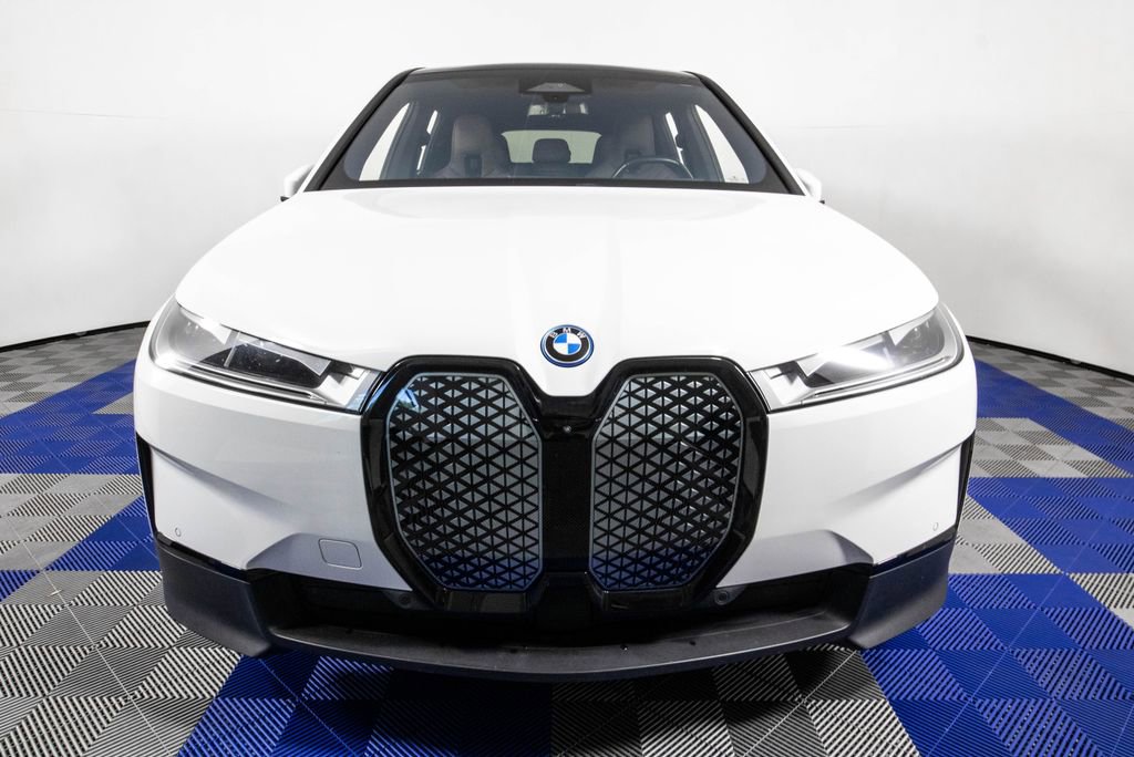 Used 2022 BMW iX xDrive50 w/ Premium Package image 2
