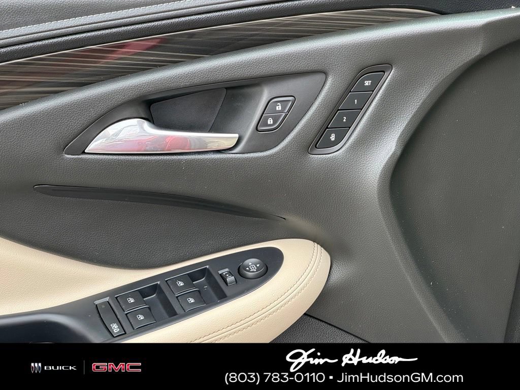 Used 2020 Buick Envision Premium w/ Driver Confidence Package AWD/4WD image 21