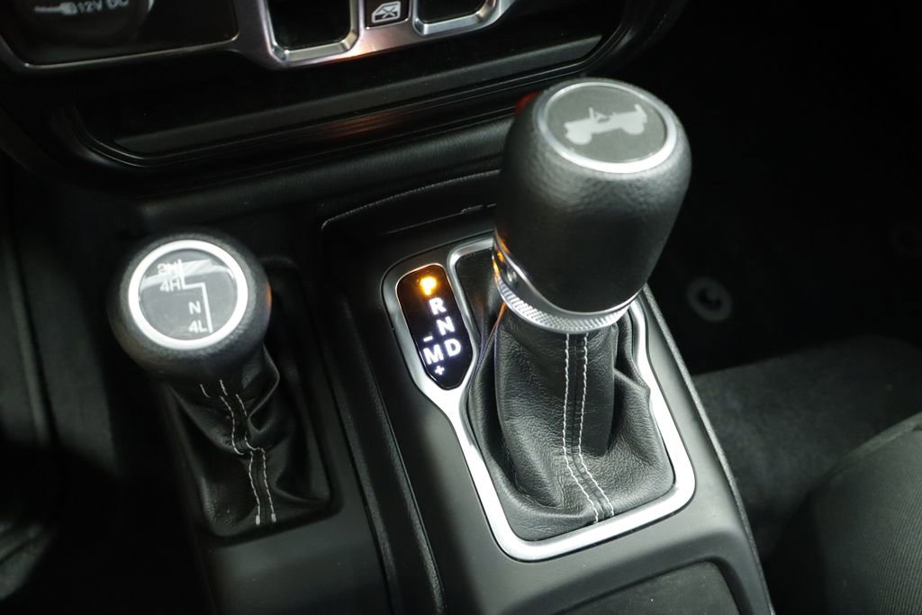 Used 2021 Jeep Wrangler Unlimited Sahara AWD/4WD image 31
