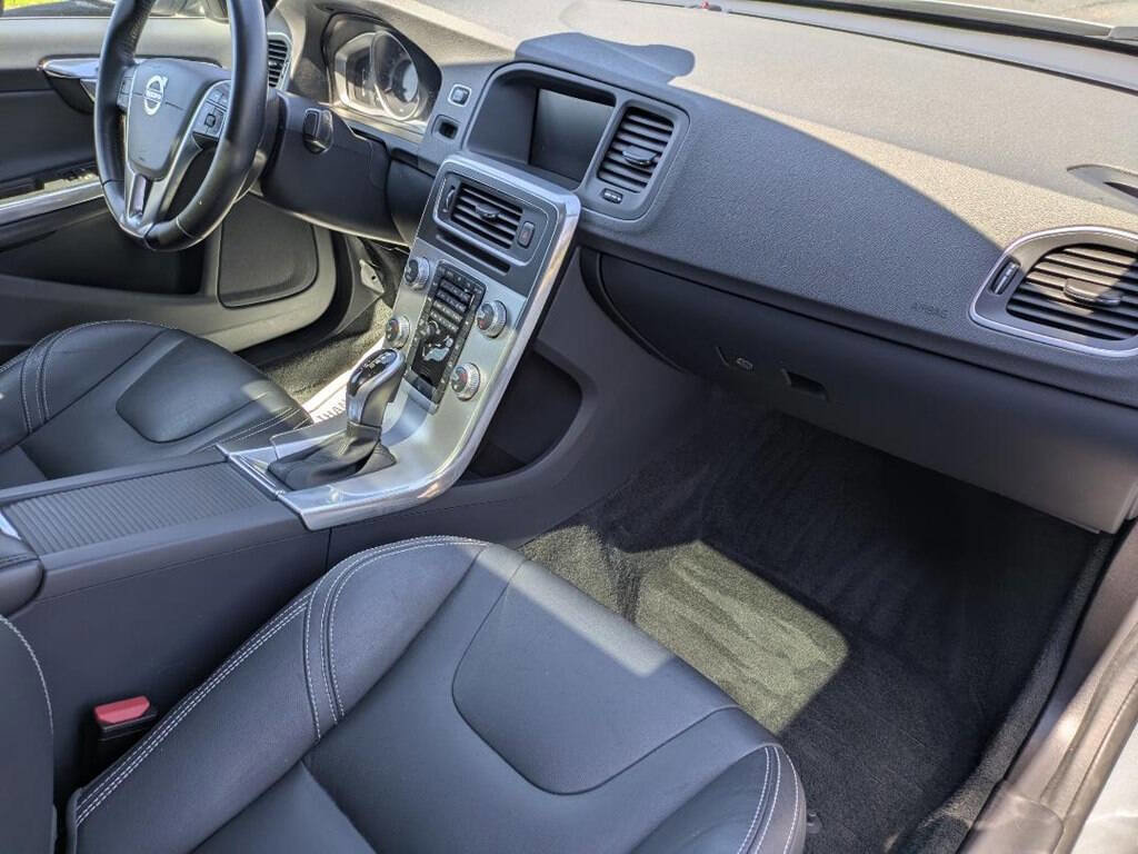 Used 2017 Volvo S60 T5 Dynamic image 12