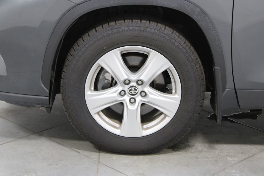 Used 2023 Toyota Highlander L image 6