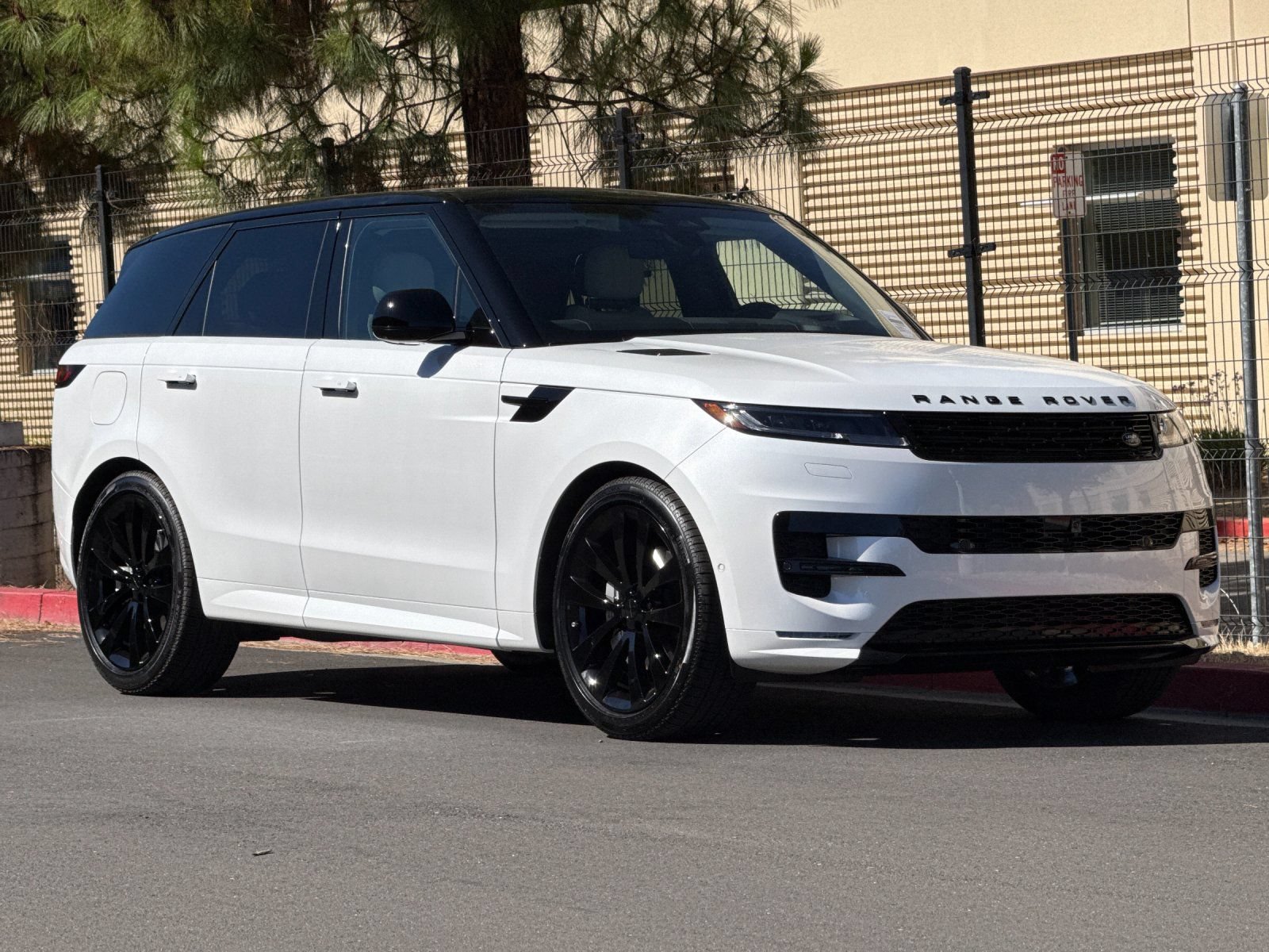 New 2026 Land Rover Range Rover Sport Dynamic SE AWD/4WD image 8